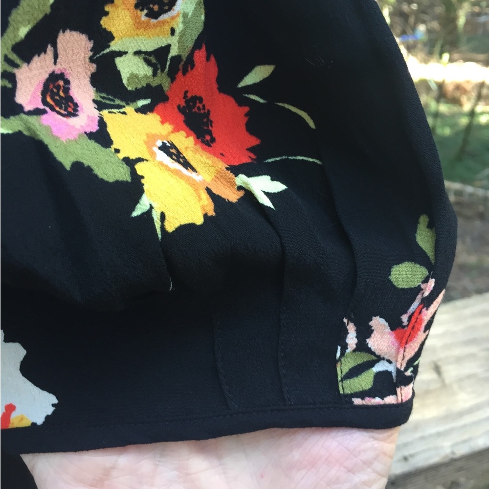 Free People black deep V front flowy jacquard ,floral puff sleeve - Picture 11 of 12